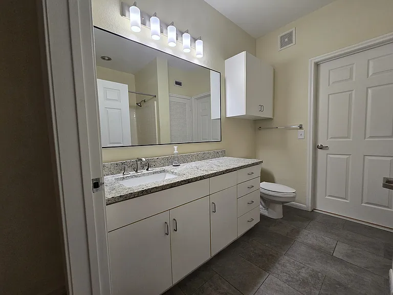 796 N Orange Ave #402 — Photo 15