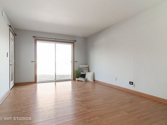 2nd image of 1870 Huntington Blvd APT B