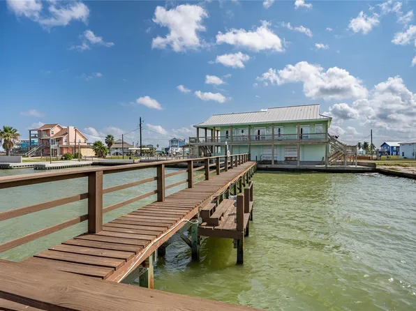 740 N Copano Cove Rd, Rockport, TX 78382