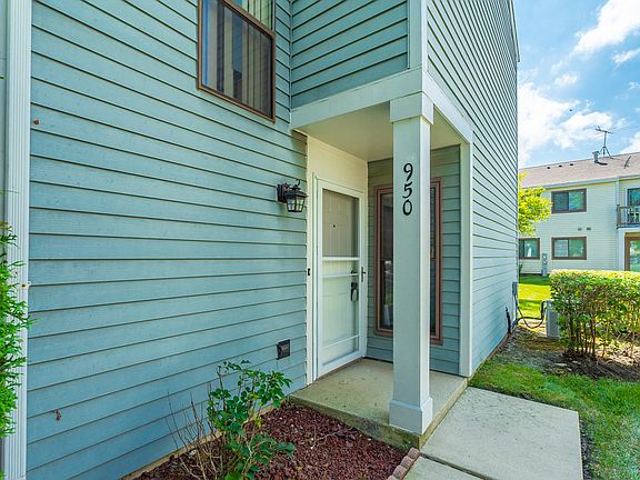 3rd image of 950 Brunswick Cir #950