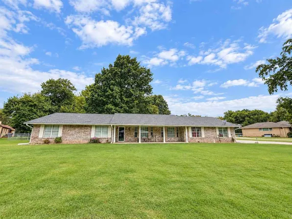 804 Monument Rd, Ponca City, OK 74604