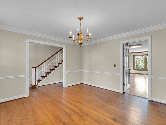 4th image of 11 Ashwicke Ln