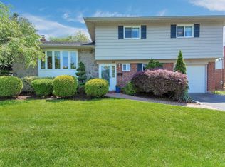 29 Myron Rd, Plainview, NY 11803