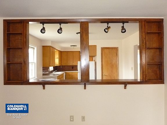 A wall opening joins LR & DR.