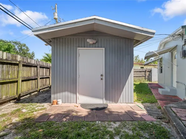 1741 NE 178th St #B, Miami, FL 33162