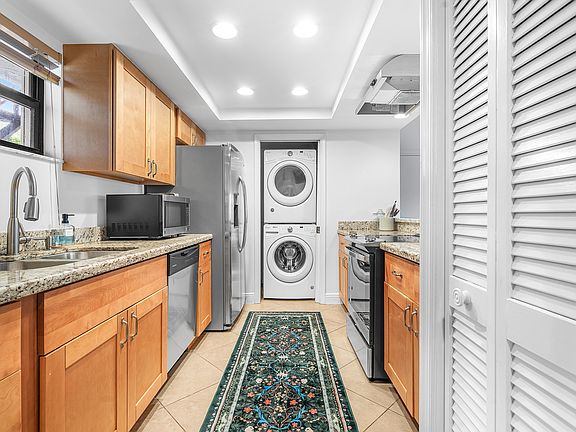 4th image of 11863 Wimbledon Cir