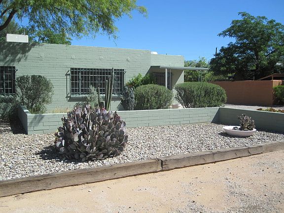 2nd image of 2533 E La Cienega Dr