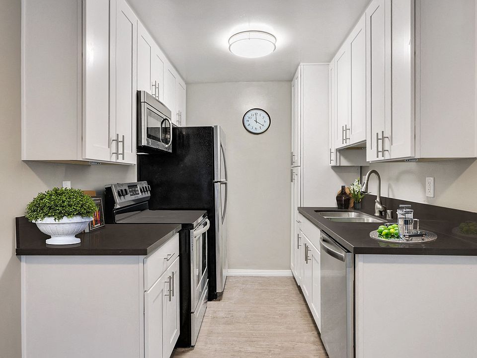 1st image of 2727 6th St #305
