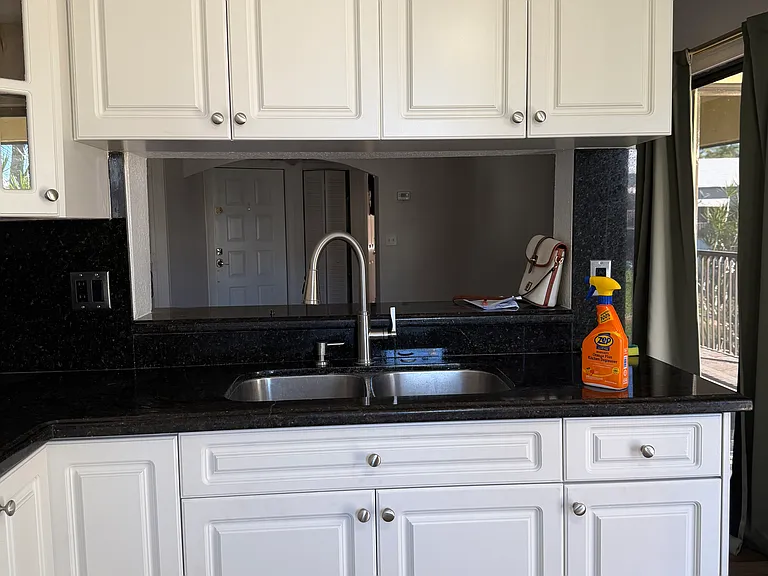 1077 Washington Cir #A — Photo 2