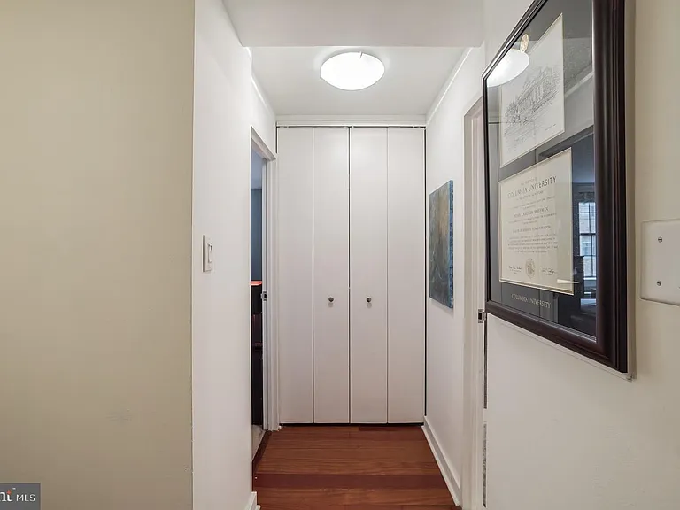 219 S 18th St #1521 — Photo 16
