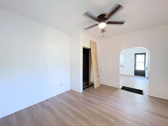 5th image of 315 W 7th Ave