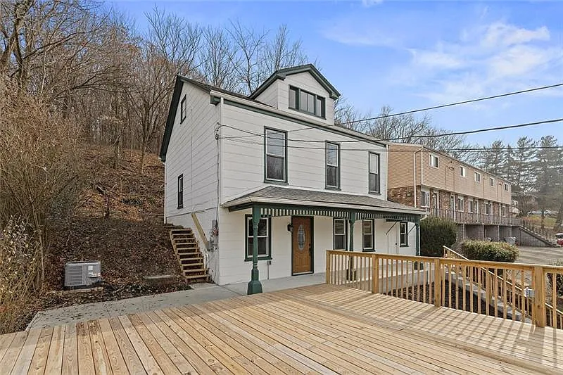 130 Hiram St photo 1