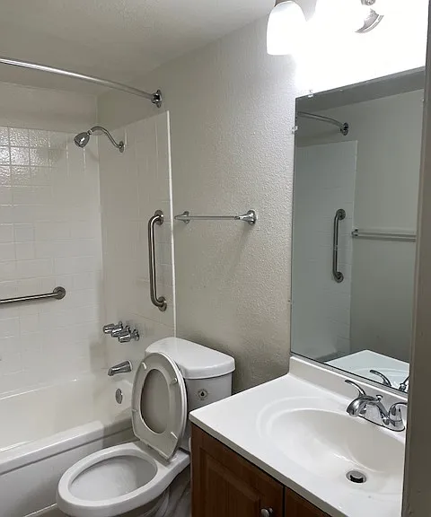 Wysteria Apartments — Photo 12
