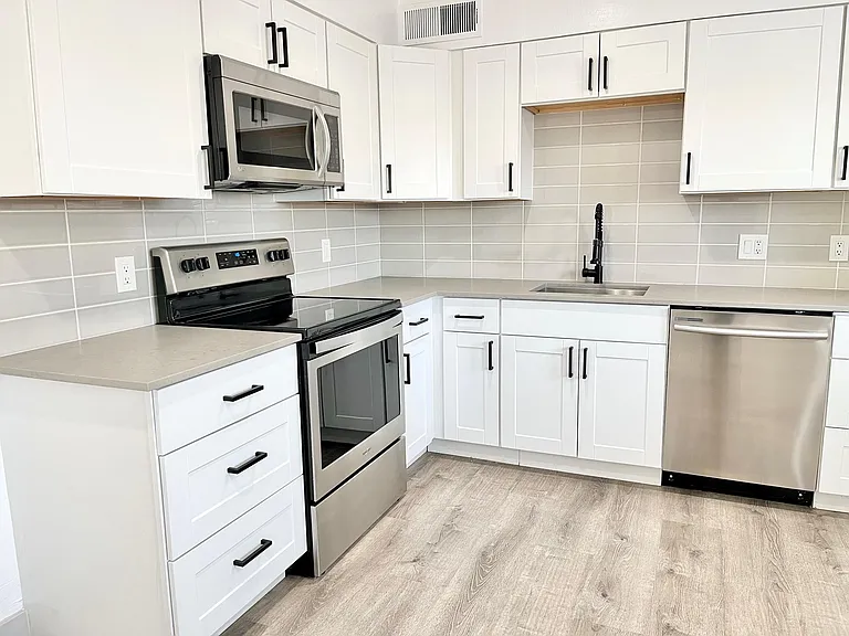 4320 N 27th St #4 — Photo 9