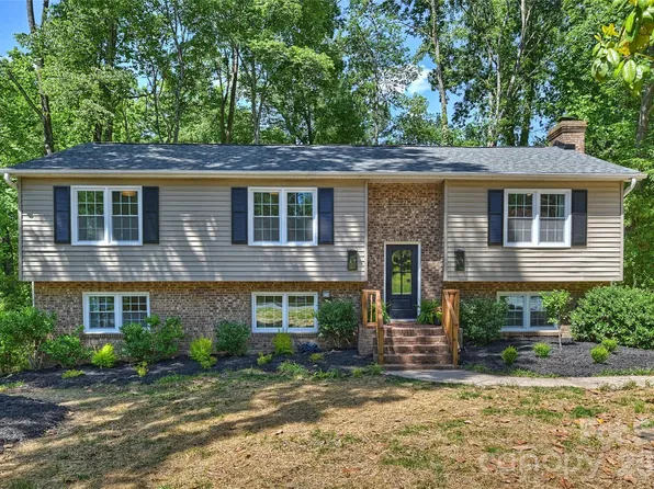 7420 Castlebar Rd, Charlotte, NC 28270