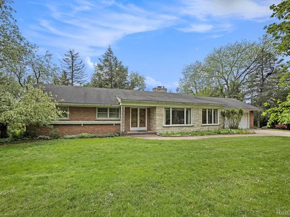 1120 E Buell Rd, Rochester, MI 48306