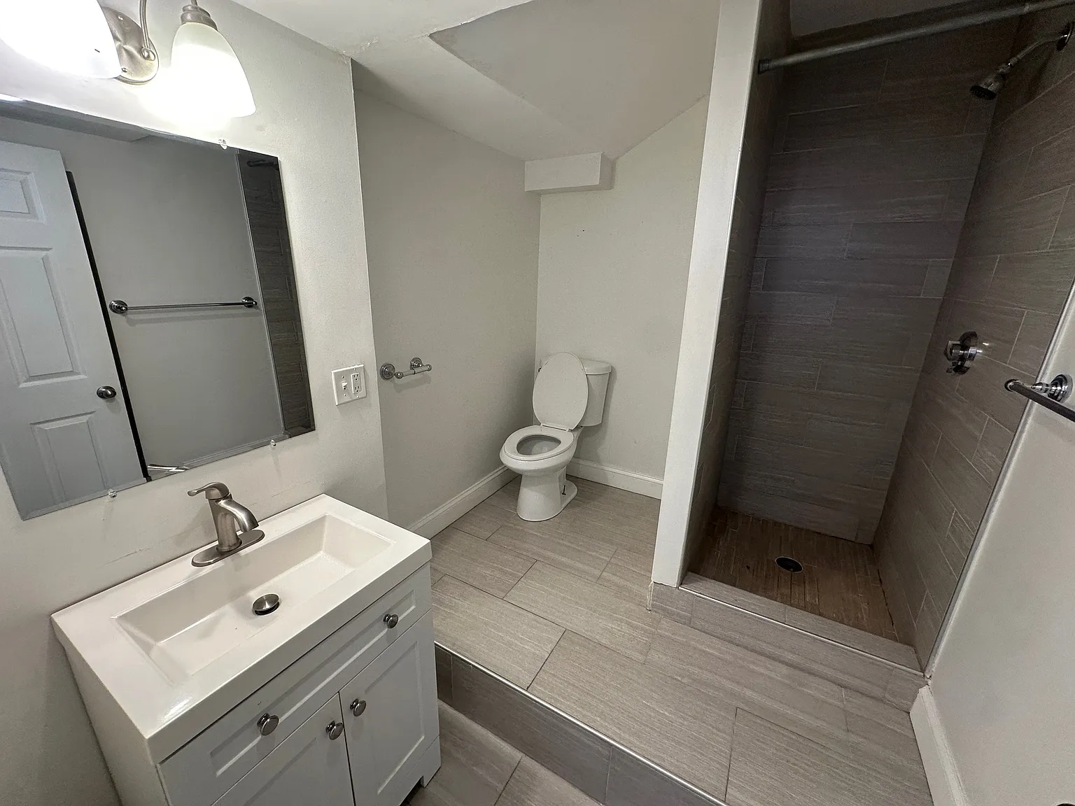 2 bed, 999 sqft, $3,800 — Photo 2
