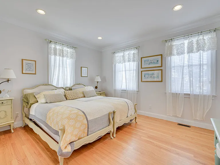 881 Dune Rd — Photo 21