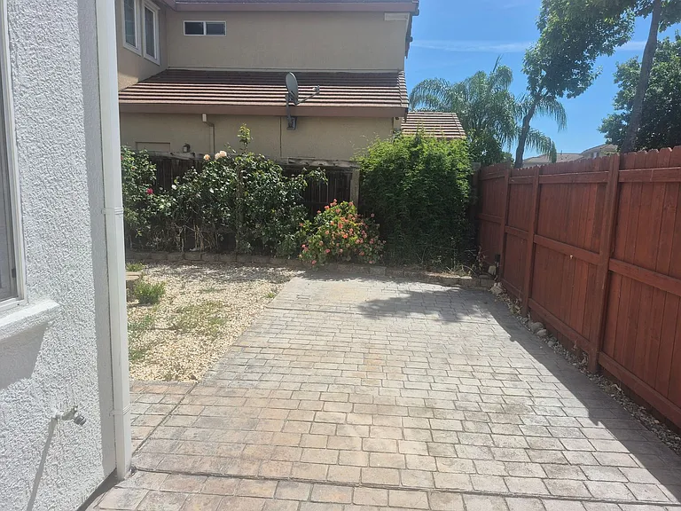 5040 Kankakee Dr — Photo 27