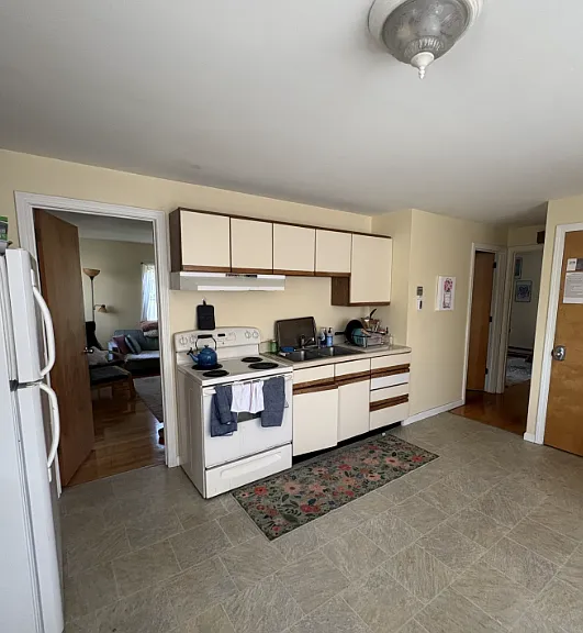 43 S Prospect St #2 — Photo 2
