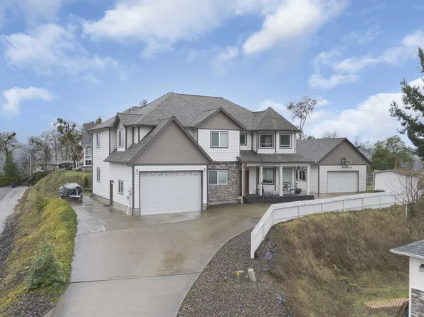 860 NE Ventura St, Roseburg, OR 97470