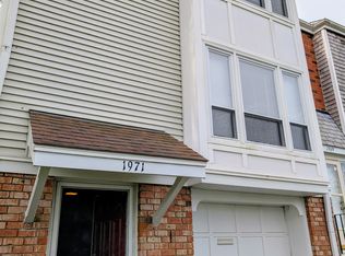 1971 Governors Ln, Hoffman Estates, IL 60169
