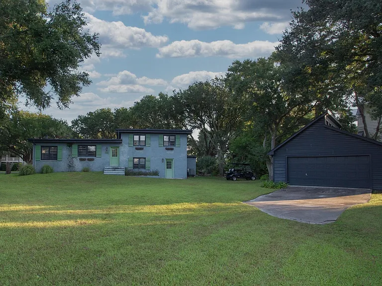2851 Ion Ave — Photo 17