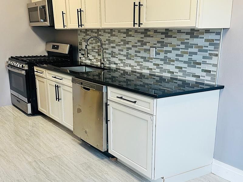 2nd image of 1505 E Genesee St #101-510
