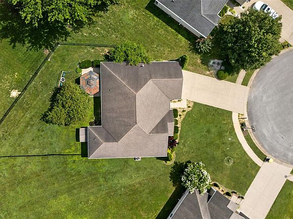 4th image of 1052 Trillium Ln