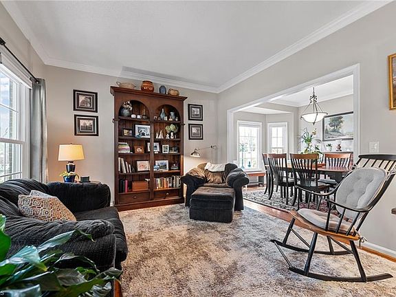 4th image of 6 Brookglen Ln