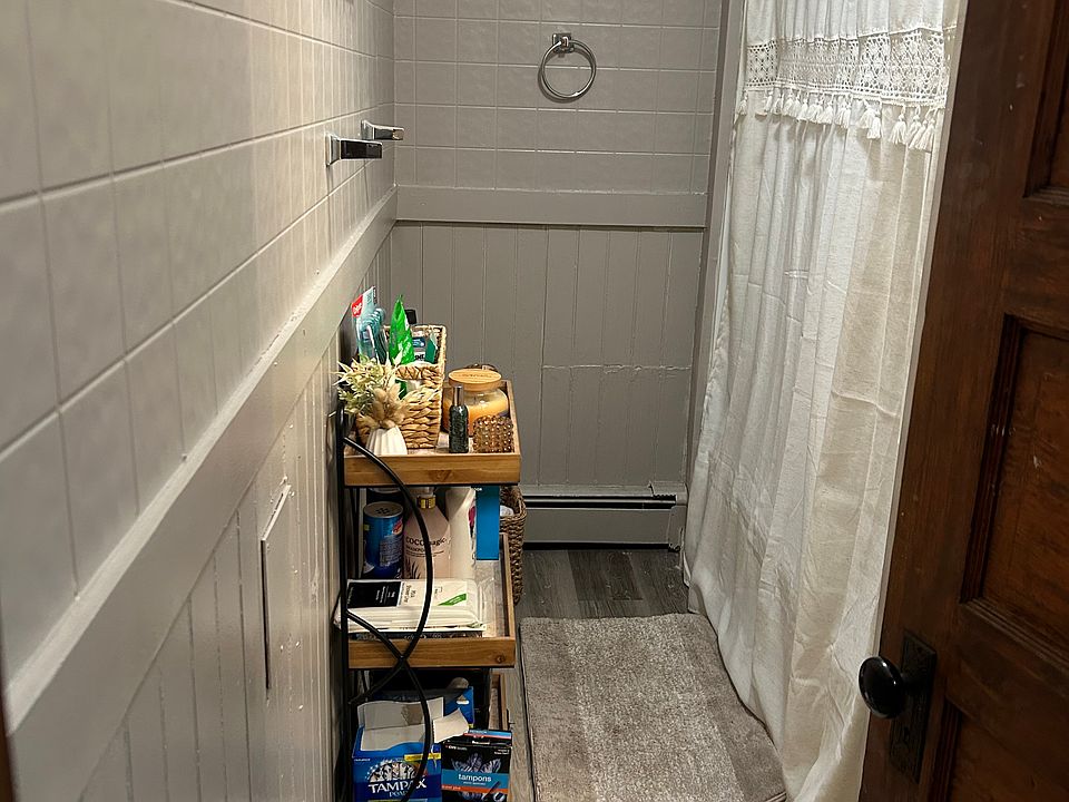 Full bathroom located on the second floor