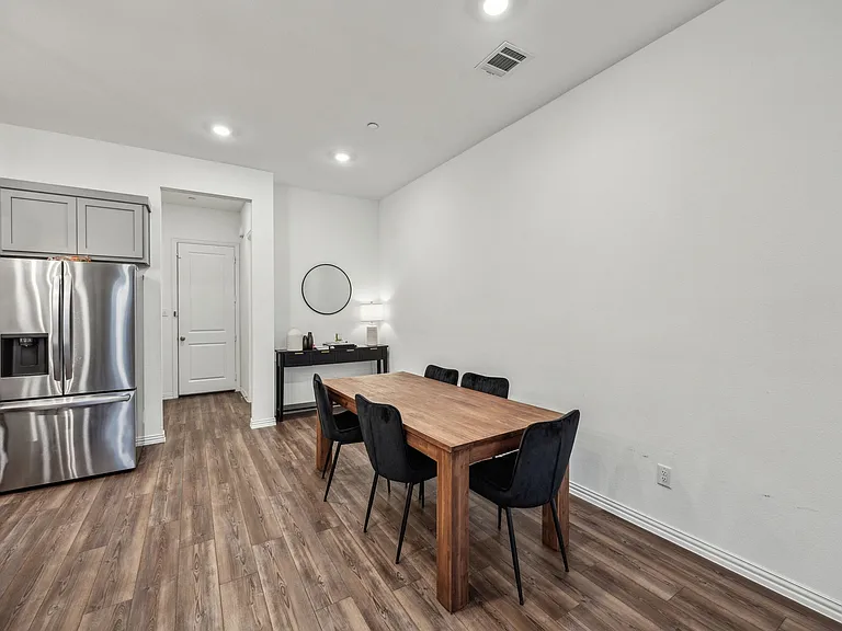 3325 Switch St — Photo 8