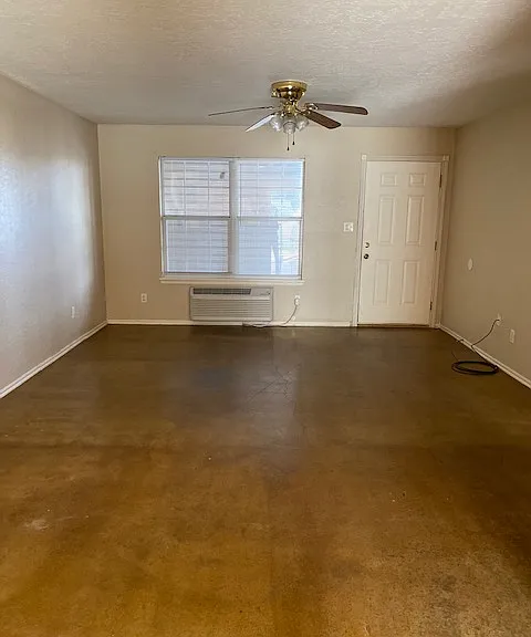 2416 SW G Ave #106 — Photo 2