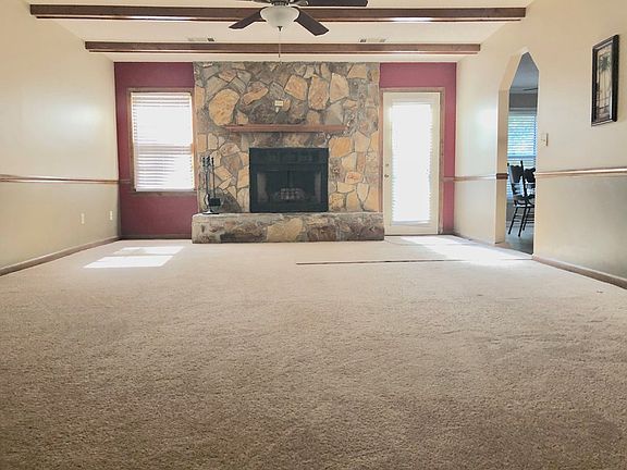 2nd image of 923 Laurel Dr