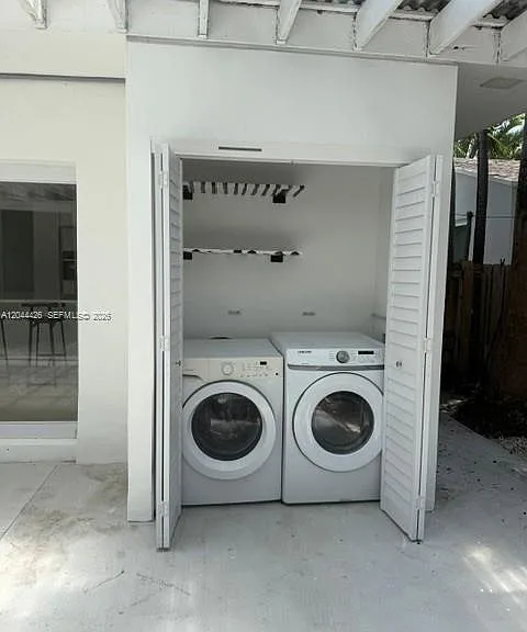 1047 NE 84th St — Photo 34