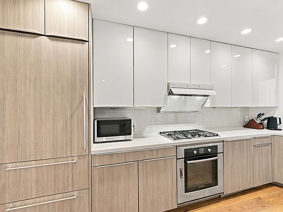 3rd image of 300 Ivy St APT 200