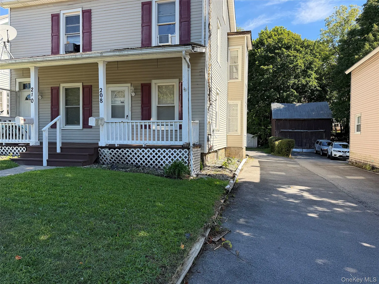 3 bed, 1.0 bath, 2324 sqft, $2,200 — Photo 2