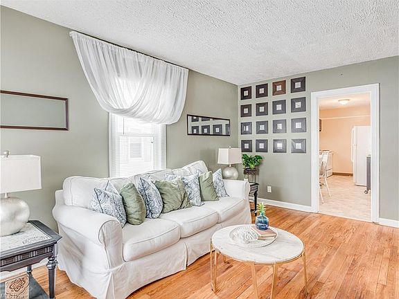 4th image of 684 E Archwood Ave