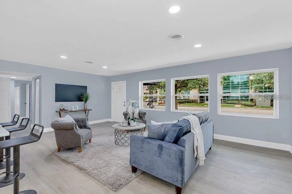 3 bed, 2.0 bath, 1641 sqft, $2,899 — Photo 4
