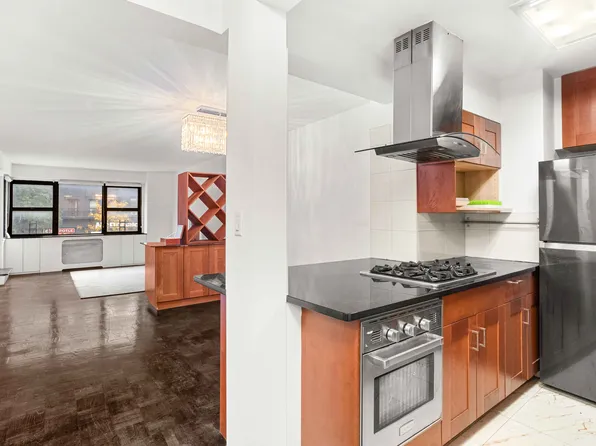 345 East 69th Street image 6 of 16