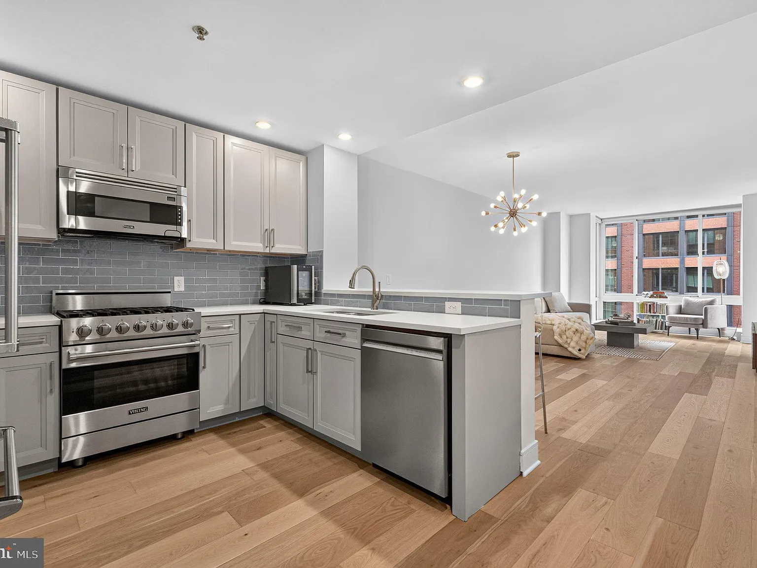 1 bed, 1.5 bath, 926 sqft, $5,300 — Photo 1