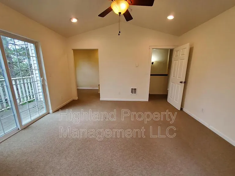1247 NE Williams St — Photo 21
