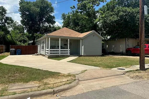 3923 Coolidge St — Photo 2