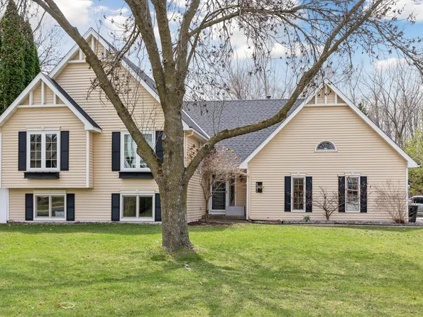 6592 Mere Dr, Eden Prairie, MN 55346