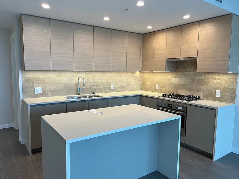 2108 Gilmore Ave — Photo 9