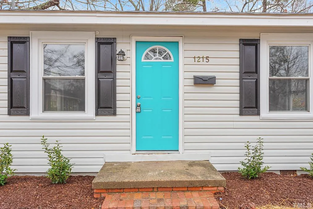 2 bed, 768 sqft, $1,700 — Photo 1