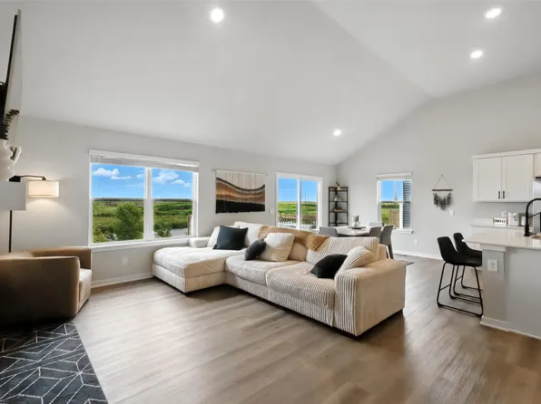 14251 Bentwood Dr, Urbandale, IA 50323