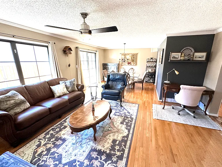 10220 Foster St — Photo 3