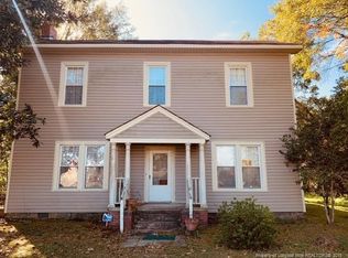 209 5th St, Red Springs, NC 28377