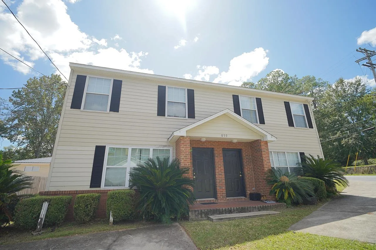 4 bed, 1500 sqft, $1,800 — Photo 1